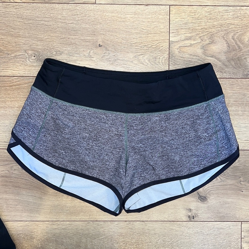 Lululemon speed up low rise lined 2.5” shorts. Size 6. Look brand new.